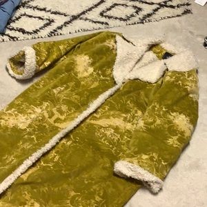 Urban Outfitters NWT L gold chartreuse ochre damask printed coat Sherpa